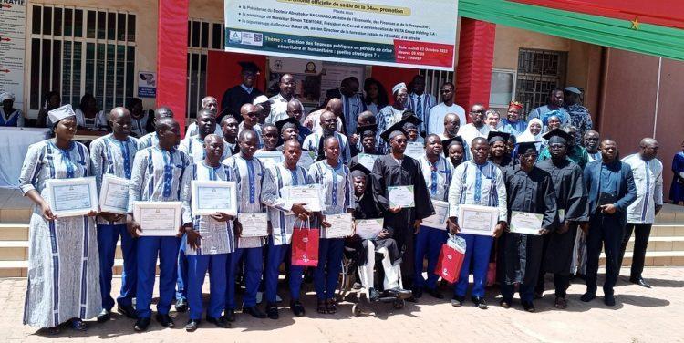 ENAREF : 194 stagiaires et 30 auditeurs reçoivent leurs diplômes et certificats de fin de formation ENAREF : 194 stagiaires et 30 auditeurs reçoivent leurs diplômes et certificats de fin de formation