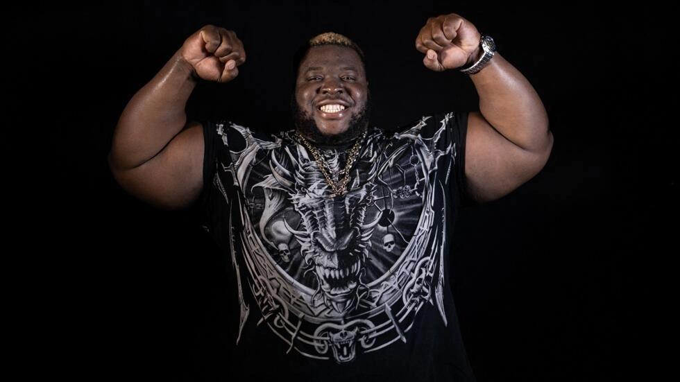 le retour triomphal au pays d'Iron Biby, l’homme le plus fort du monde le retour triomphal au pays d'Iron Biby, l’homme le plus fort du monde