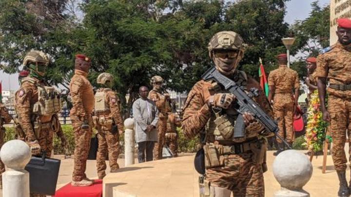 Burkina / An 9 de l’insurrection populaire : Le président de la transition rend hommage aux martyrs Burkina / An 9 de l’insurrection populaire : Le président de la transition rend hommage aux martyrs