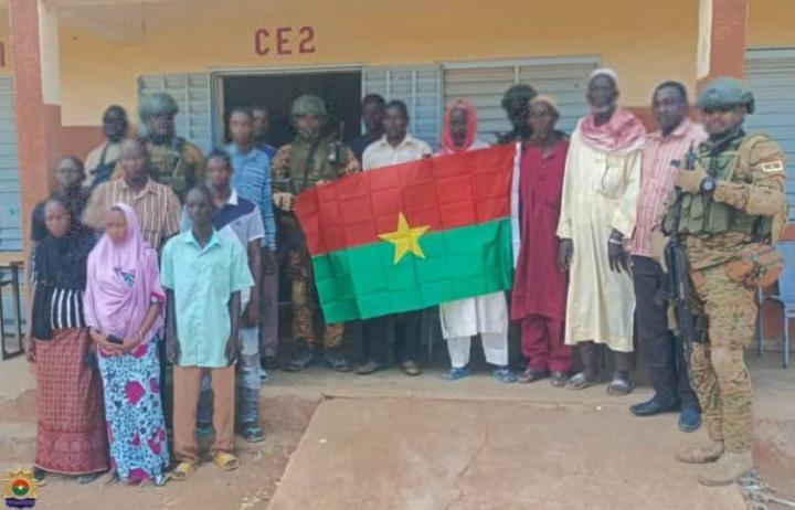 63e anniversaire des Forces armées nationales : Les détachements de Gendarmerie de Solhan et de Barani communient avec les populations 63e anniversaire des Forces armées nationales : Les détachements de Gendarmerie de Solhan et de Barani communient avec les populations