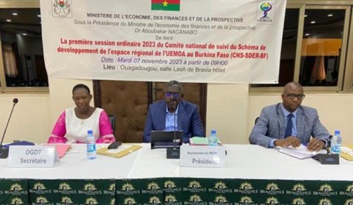 Mise en œuvre du schéma de développement de l'espace régional : Le comité de suivi tient sa première session ordinaire Mise en œuvre du schéma de développement de l'espace régional : Le comité de suivi tient sa première session ordinaire