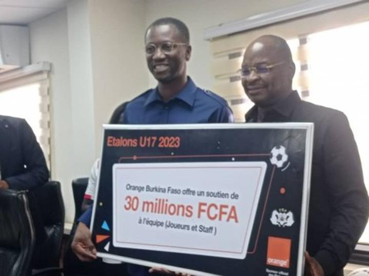 Coupe du monde de football U17 : Orange Burkina Faso offre 30 millions de FCFA aux Etalons cadets Coupe du monde de football U17 : Orange Burkina Faso offre 30 millions de FCFA aux Etalons cadets