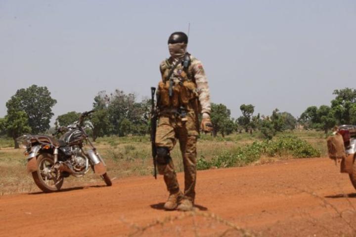Plusieurs terroristes tués à Kabonga dans un camp d’entraînement, d’autres cuits à Pensa Plusieurs terroristes tués à Kabonga dans un camp d’entraînement, d’autres cuits à Pensa