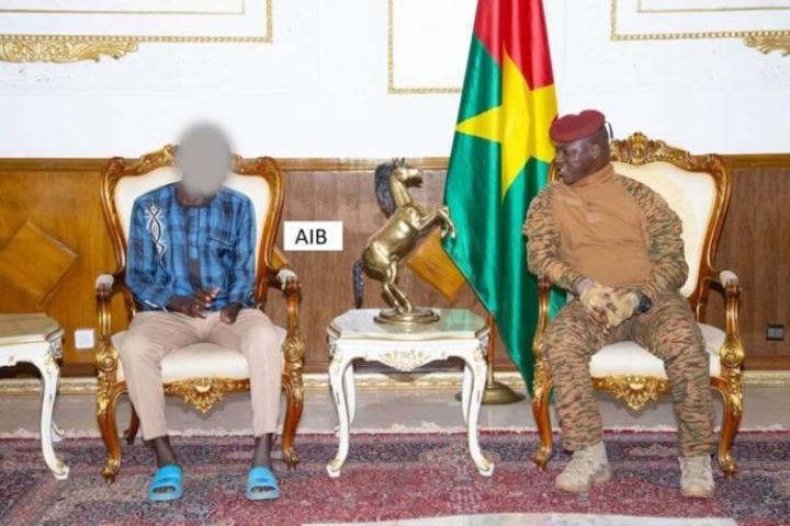 Lutte contre le terrorisme : Le Chef de l’État loue la bravoure et la témérité d’un VDP gravement blessé au front Lutte contre le terrorisme : Le Chef de l’État loue la bravoure et la témérité d’un VDP gravement blessé au front