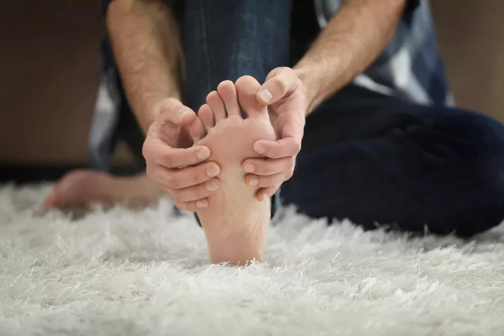 Pieds qui brûlent la nuit : d’où vient cette étrange sensation ? Pieds qui brûlent la nuit : d’où vient cette étrange sensation ?