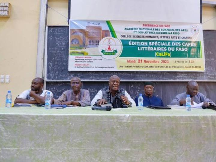 Burkina : Apollinaire Soungalo Ouattara et Abdou Karim Sango plaident pour la culture et l'État avec des étudiants Burkina : Apollinaire Soungalo Ouattara et Abdou Karim Sango plaident pour la culture et l'État avec des étudiants
