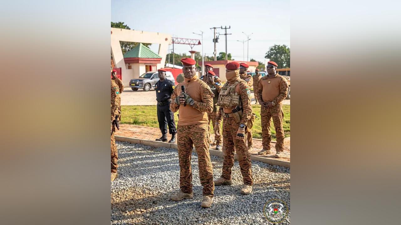 Le Président rehausse le moral des forces combattantes du Sud-Ouest Le Président rehausse le moral des forces combattantes du Sud-Ouest