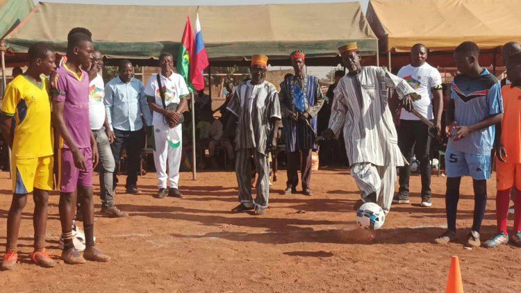 Ouagadougou : Le tournoi Maracaña « Zugu-Zekre » officiellement lancé pour un meilleur rapprochement entre Russes et Burkinabè Ouagadougou : Le tournoi Maracaña « Zugu-Zekre » officiellement lancé pour un meilleur rapprochement entre Russes et Burkinabè