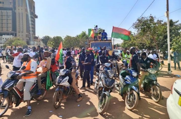 Attaque repoussée à Djibo : La bravoure des FDS magnifiée à travers une caravane à Ouagadougou Attaque repoussée à Djibo : La bravoure des FDS magnifiée à travers une caravane à Ouagadougou