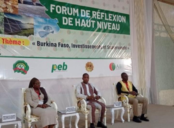 Burkina/ Relance économique : Un forum de haut niveau mène la réflexion sur les investissements et leur place dans la souveraineté nationale Burkina/ Relance économique : Un forum de haut niveau mène la réflexion sur les investissements et leur place dans la souveraineté nationale