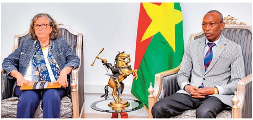 Coopération Burkina Faso-Etats-Unis : l’au revoir de l’ambassadeur Sandra Clark au chef du gouvernement Coopération Burkina Faso-Etats-Unis : l’au revoir de l’ambassadeur Sandra Clark au chef du gouvernement