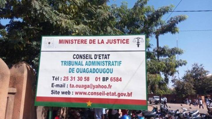 Burkina : Le tribunal ordonne la suspension des réquisitions contre Issaka Lingani, Rasmané Zinaba et Bassirou Badjo et au COTN de mettre fin à leur déploiement Burkina : Le tribunal ordonne la suspension des réquisitions contre Issaka Lingani, Rasmané Zinaba et Bassirou Badjo et au COTN de mettre fin à leur déploiement