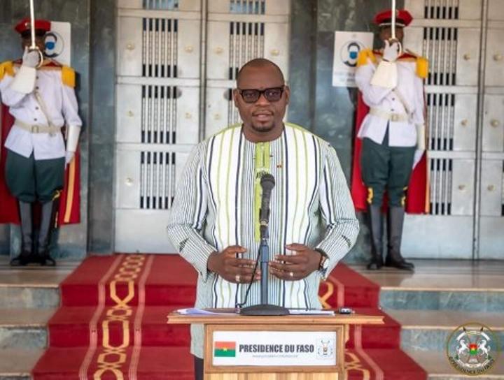 Conseil des ministres du 6 décembre 2023 : Suppression du Médiateur du Faso, du CES et de la Haute Cour de justice Conseil des ministres du 6 décembre 2023 : Suppression du Médiateur du Faso, du CES et de la Haute Cour de justice