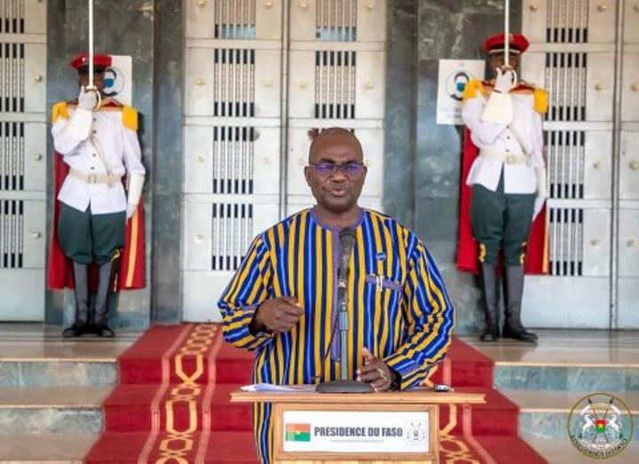 Administration publique : Le gouvernement adopte un texte pour renforcer la discipline et le professionnalisme Administration publique : Le gouvernement adopte un texte pour renforcer la discipline et le professionnalisme