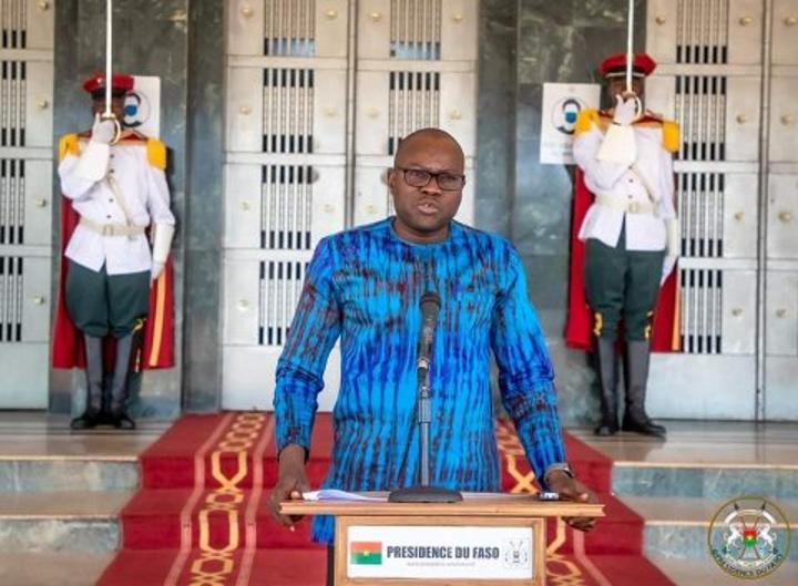 Burkina /Train de vie de l’Etat : Le gouvernement va économiser 11 milliards de FCFA par an grâce à l’acquisition d’un immeuble R+11 Burkina /Train de vie de l’Etat : Le gouvernement va économiser 11 milliards de FCFA par an grâce à l’acquisition d’un immeuble R+11