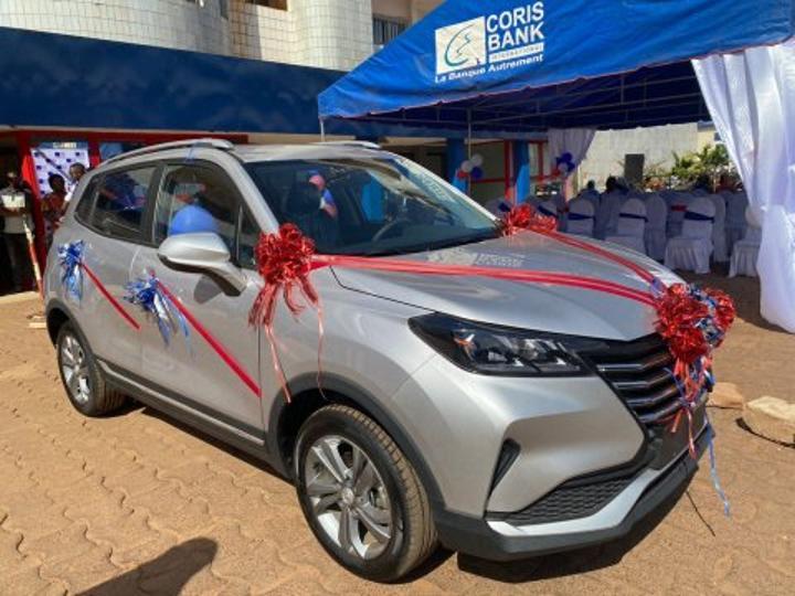 Campagne « Épargne Leader » de Coris Bank : Issouf Pasgo repart avec une voiture Changan Campagne « Épargne Leader » de Coris Bank : Issouf Pasgo repart avec une voiture Changan