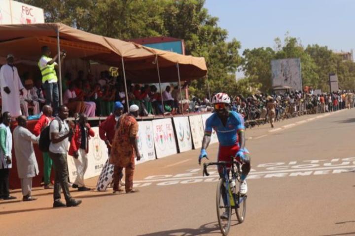 Cyclisme : Moukaila Rawendé est le premier champion de la course du 11-Décembre du gouvernement burkinabè Cyclisme : Moukaila Rawendé est le premier champion de la course du 11-Décembre du gouvernement burkinabè