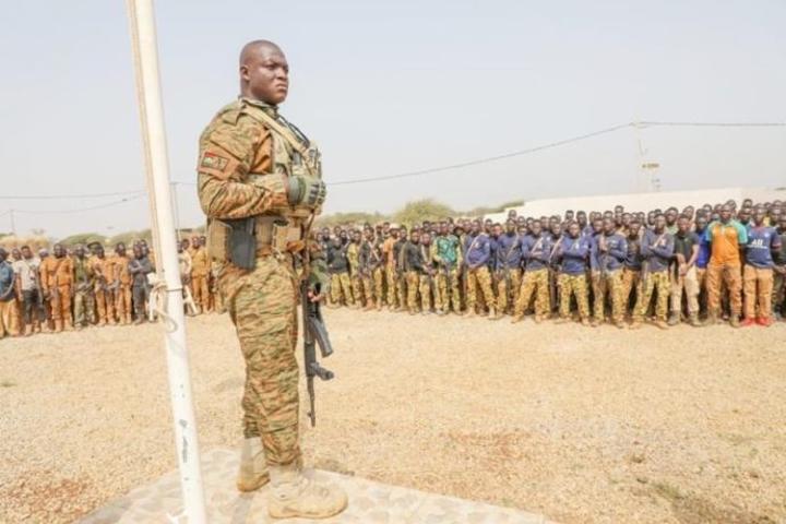 Lutte antiterroriste : Le Capitaine Ibrahim Traoré promet un avenir de choix aux VDP après la guerre Lutte antiterroriste : Le Capitaine Ibrahim Traoré promet un avenir de choix aux VDP après la guerre