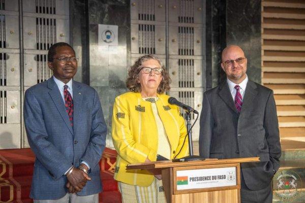 Burkina - Etats-Unis : En fin de mission, l’ambassadeur Sandra Clark fait le point et évoque les perspectives avec le Chef de l’Etat Burkina - Etats-Unis : En fin de mission, l’ambassadeur Sandra Clark fait le point et évoque les perspectives avec le Chef de l’Etat