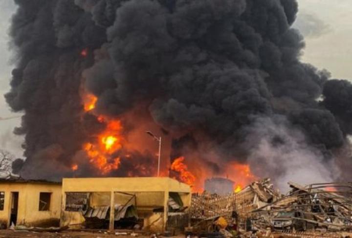 Protection civile : Incendie d’un dépôt de carburant à Conakry, une forte interpellation aux villes africaines, dont Ouagadougou Protection civile : Incendie d’un dépôt de carburant à Conakry, une forte interpellation aux villes africaines, dont Ouagadougou