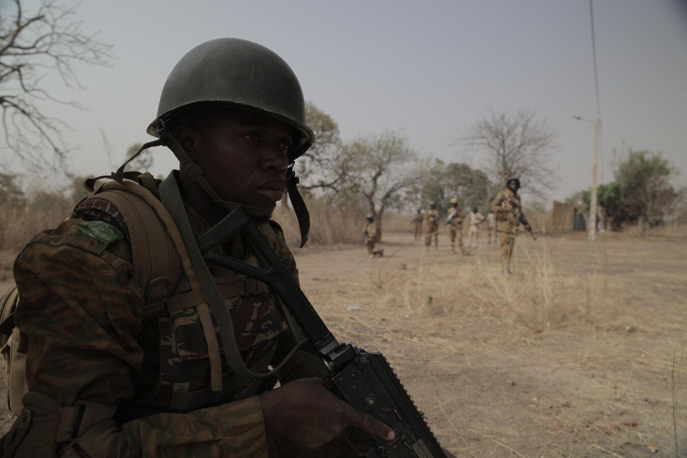 L’armée burkinabè frappe un convoi avec du carburant et des armes pour les terroristes