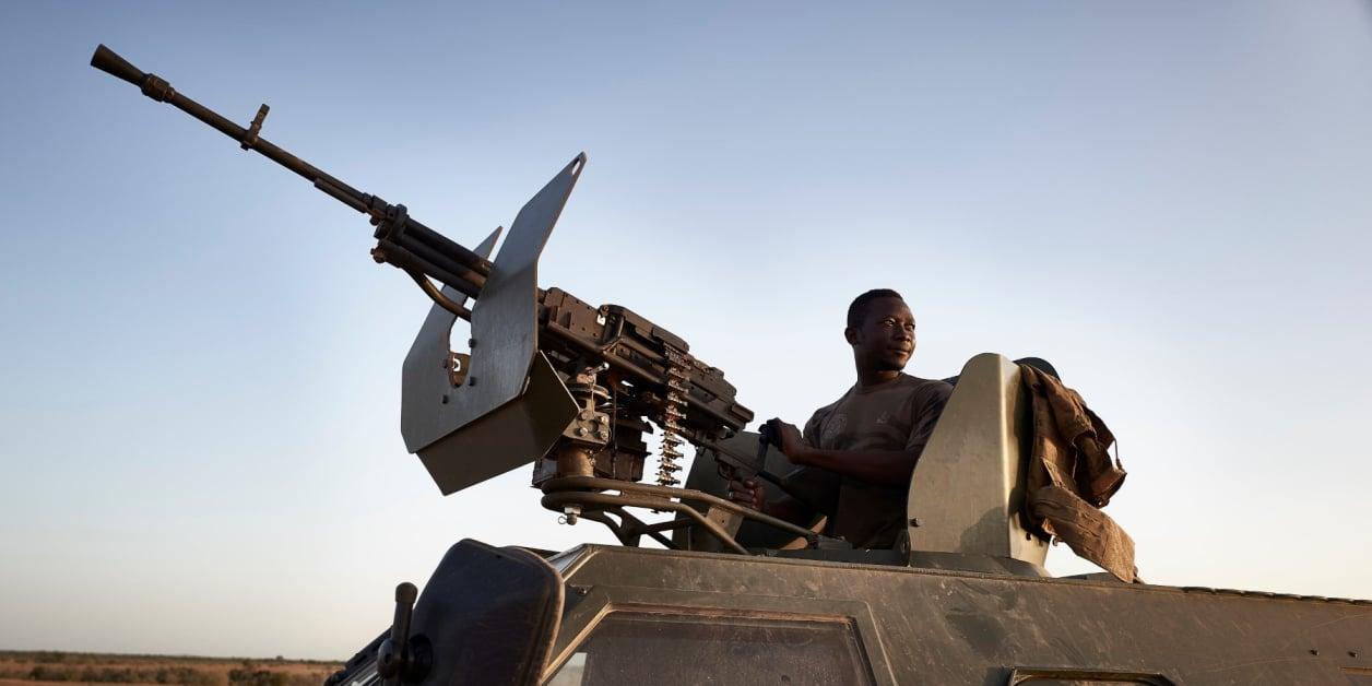HRW accuse l’armée burkinabè d’avoir exécuté plus de 220 civils