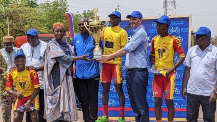 Grand prix cycliste de l’Union européenne : Rachid Bouda et Awa Bamogo vainqueurs de la première édition Grand prix cycliste de l’Union européenne : Rachid Bouda et Awa Bamogo vainqueurs de la première édition