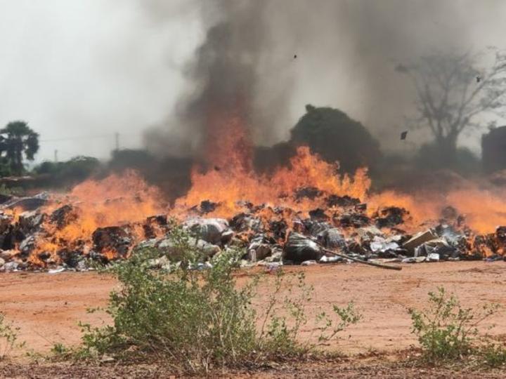 Bobo : La douane incinère des produits nocifs de plus de 10 milliards et offre du matériel de plus de 33 millions aux FDS Bobo : La douane incinère des produits nocifs de plus de 10 milliards et offre du matériel de plus de 33 millions aux FDS