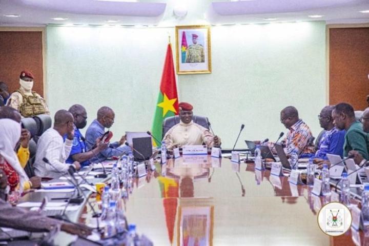 Campagne cotonnière 2024-2025 : Une subvention de 10 milliards accordée aux producteurs pour l’achat des intrants Campagne cotonnière 2024-2025 : Une subvention de 10 milliards accordée aux producteurs pour l’achat des intrants