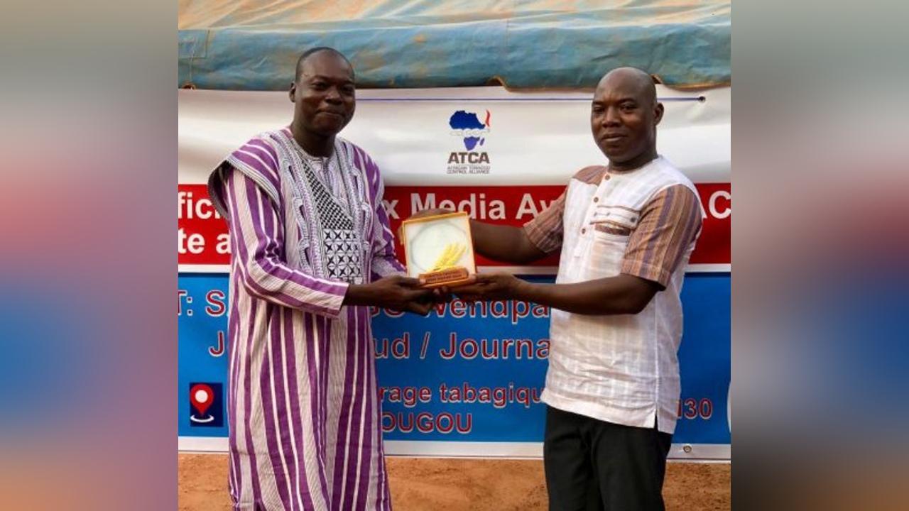 Médias : Le journaliste Jean Arnaud Sawadogo lauréat du concours « Africa Tobacco Control Media Awards » Médias : Le journaliste Jean Arnaud Sawadogo lauréat du concours « Africa Tobacco Control Media Awards »