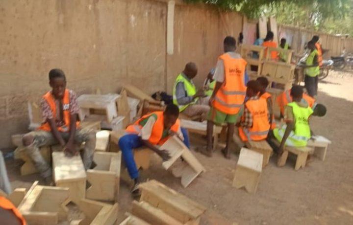À travers le projet « Burkind Gouélé », Mahamadi Ouangrawa convertit les enfants talibés en menuisiers À travers le projet « Burkind Gouélé », Mahamadi Ouangrawa convertit les enfants talibés en menuisiers