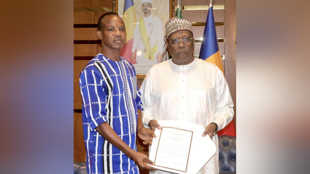 Le nouvel ambassadeur burkinabè a présenté les copies figurées de ses Lettres de Créance au chef de la diplomatie tchadienne Le nouvel ambassadeur burkinabè a présenté les copies figurées de ses Lettres de Créance au chef de la diplomatie tchadienne