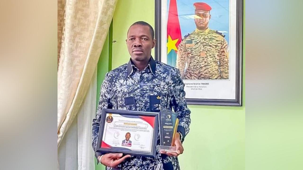 Prix Africains de la Gouvernance 2024 : Roger Baro désigné meilleur ministre de l’environnement de l’Afrique Prix Africains de la Gouvernance 2024 : Roger Baro désigné meilleur ministre de l’environnement de l’Afrique