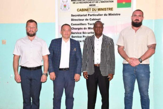 Enseignement supérieur : Une délégation de l’Université Synergy de Moscou échange avec le Pr Adjima THIOMBIANO Enseignement supérieur : Une délégation de l’Université Synergy de Moscou échange avec le Pr Adjima THIOMBIANO