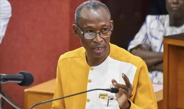 Les formations à l'extérieur au profit des membres des conseils d'administration des sociétés d'État sont interdites Les formations à l'extérieur au profit des membres des conseils d'administration des sociétés d'État sont interdites