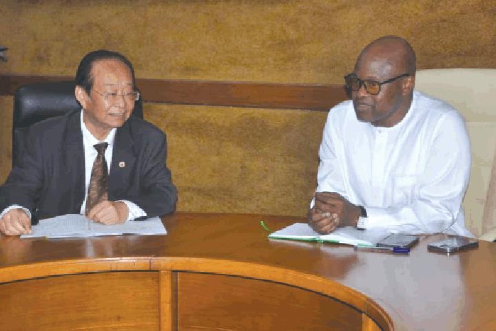 Coopération sino-burkinabè : la délégation de la Croix-Rouge chinoise chez le ministre de la Santé Coopération sino-burkinabè : la délégation de la Croix-Rouge chinoise chez le ministre de la Santé