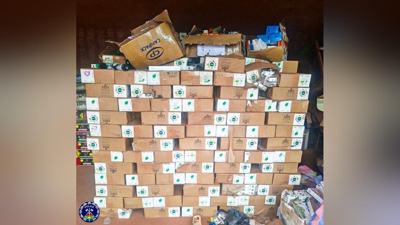 Bobo-Dioulasso : La Police Nationale Saisit 9720 cartouches de produits chichas expirés et de Drogue Bobo-Dioulasso : La Police Nationale Saisit 9720 cartouches de produits chichas expirés et de Drogue