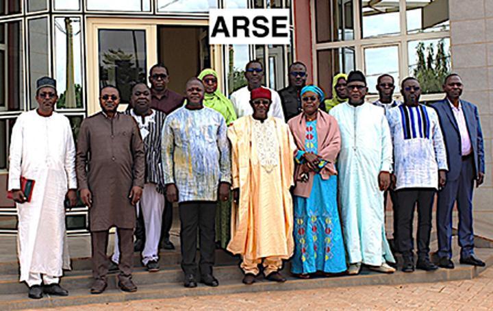 L’Autorité de Régulation du Secteur de l’Energie, ARSE-Niger reçoit son homologue, l’ARSE du Burkina Faso : Vers une régulation harmonisée et concertée dans l’ensemble de la Confédération AES L’Autorité de Régulation du Secteur de l’Energie, ARSE-Niger reçoit son homologue, l’ARSE du Burkina Faso : Vers une régulation harmonisée et concertée dans l’ensemble de la Confédération AES