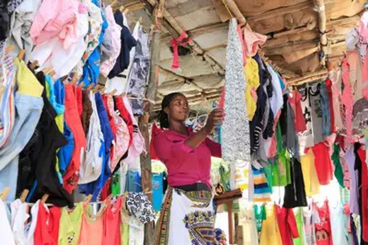 Afrique : Les vêtements de seconde main favorisent une croissance économique durable et la création d'emplois Afrique : Les vêtements de seconde main favorisent une croissance économique durable et la création d'emplois