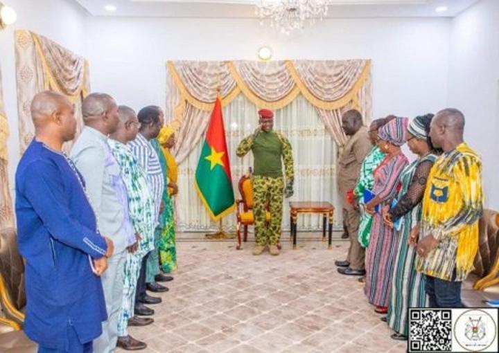 Séjour du Chef de l’Etat dans les Hauts-Bassins : Les autorités administratives et militaires réaffirment leur engagement Séjour du Chef de l’Etat dans les Hauts-Bassins : Les autorités administratives et militaires réaffirment leur engagement