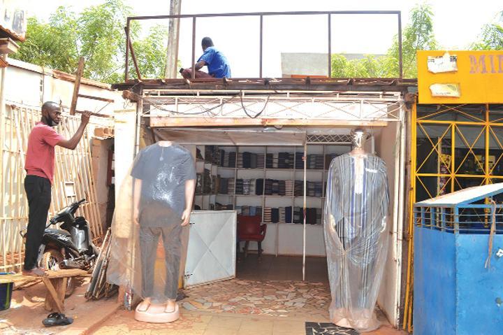 Occupation anarchique de la voie publique: les commerçants de Bobo-Dioulasso libèrent progressivement les emprises Occupation anarchique de la voie publique: les commerçants de Bobo-Dioulasso libèrent progressivement les emprises