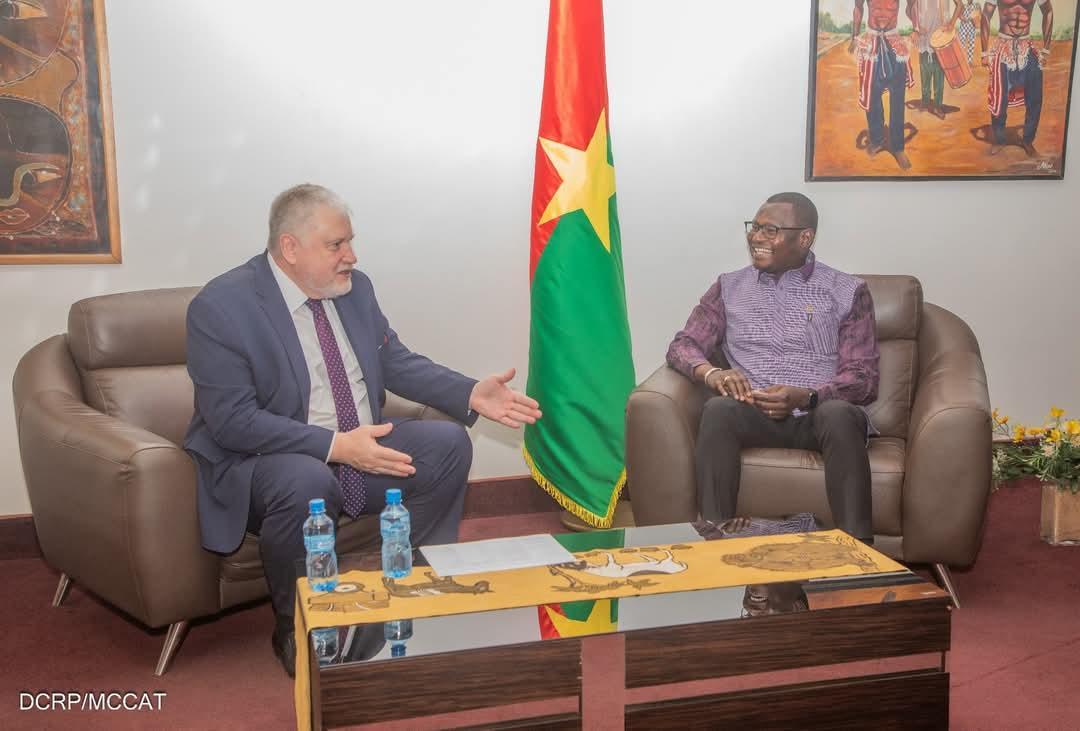 Coopération culturelle : Le Ministre en charge de la Culture reçoit l’ambassadeur de Russie au Burkina Faso Coopération culturelle : Le Ministre en charge de la Culture reçoit l’ambassadeur de Russie au Burkina Faso