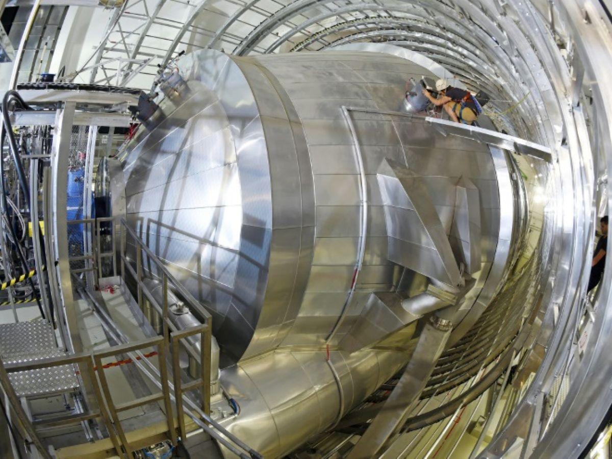 Quelle est la masse d’un neutrino ? Le laboratoire KATRIN affine la mesure avec une précision inégalée sur Terre Quelle est la masse d’un neutrino ? Le laboratoire KATRIN affine la mesure avec une précision inégalée sur Terre