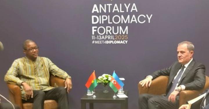 Coopération bilatérale : Le Chef de la diplomatie burkinabè échange avec ses homologues de la Türkiye, de la Serbie, de l’Azerbaïdjan et de la République Turque de Chypre du Nord Coopération bilatérale : Le Chef de la diplomatie burkinabè échange avec ses homologues de la Türkiye, de la Serbie, de l’Azerbaïdjan et de la République Turque de Chypre du Nord