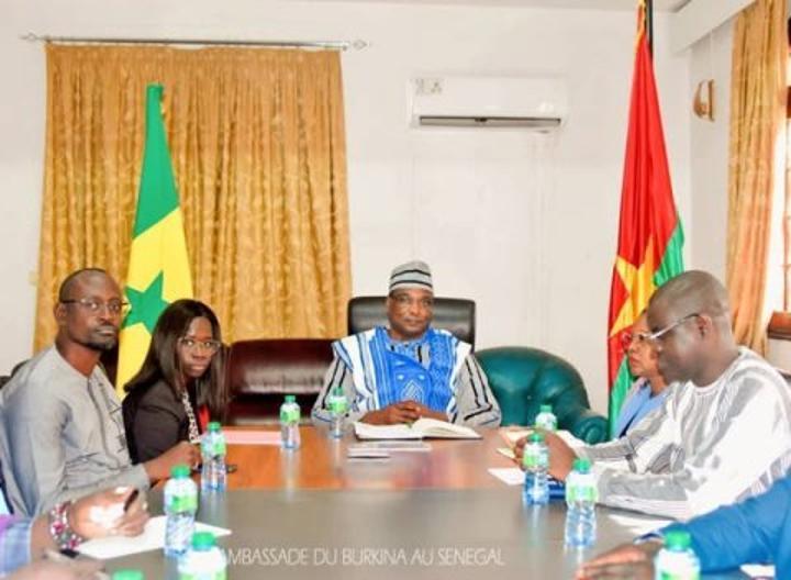 Diplomatie parlementaire : L’Ambassade du Burkina Faso au Sénégal accueille une délégation de l’Assemblée nationale sénégalaise Diplomatie parlementaire : L’Ambassade du Burkina Faso au Sénégal accueille une délégation de l’Assemblée nationale sénégalaise