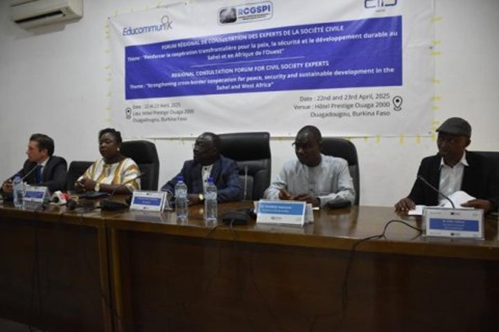Sahel et Afrique de l’Ouest : Des experts débattent sur la coopération transfrontalière pour la paix, la sécurité et le développement durable à Ouagadougou Sahel et Afrique de l’Ouest : Des experts débattent sur la coopération transfrontalière pour la paix, la sécurité et le développement durable à Ouagadougou