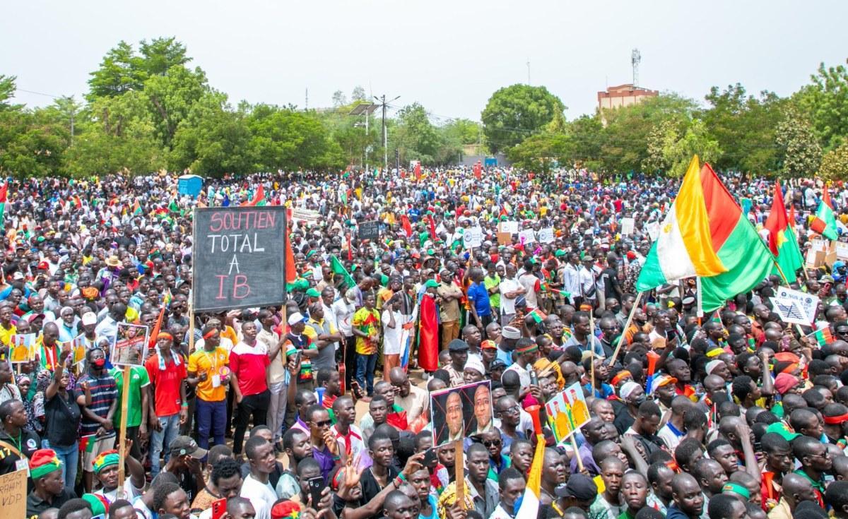 Journée mondiale de soutien au Président Ibrahim Traoré - Le ministre Pingdwendé Gilbert Ouédraogo félicite les Editions Sidwaya Journée mondiale de soutien au Président Ibrahim Traoré - Le ministre Pingdwendé Gilbert Ouédraogo félicite les Editions Sidwaya