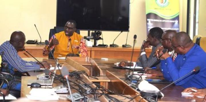 Longues files d’attente dans les stations-services : Des solutions en passe d’être trouvées, selon le directeur général de l’énergie Longues files d’attente dans les stations-services : Des solutions en passe d’être trouvées, selon le directeur général de l’énergie