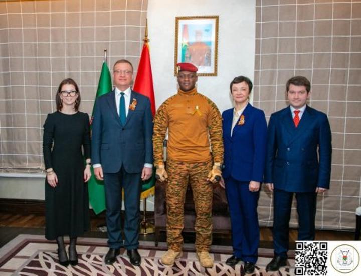 Séjour officiel du Président du Faso à Moscou : Une délégation du parlement russe reçue par le Capitaine Ibrahim TRAORÉ Séjour officiel du Président du Faso à Moscou : Une délégation du parlement russe reçue par le Capitaine Ibrahim TRAORÉ