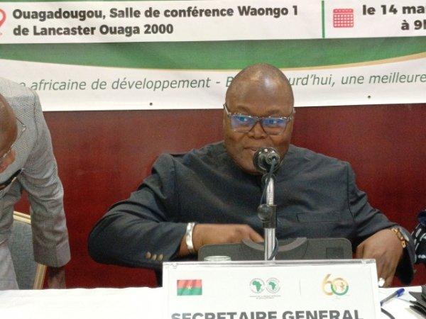 Une évaluation de la performance des projets et programmes de la BAD pour plus d’efficacité et d’impact Une évaluation de la performance des projets et programmes de la BAD pour plus d’efficacité et d’impact